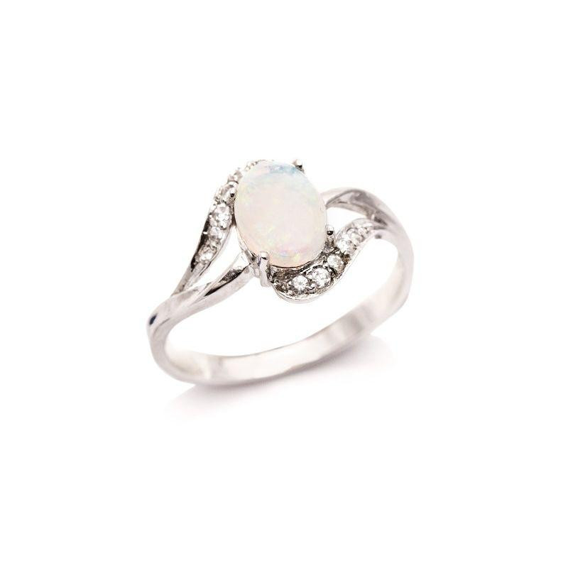 Anello opale ovale e zirconio — per portare con te l'essenza della natura