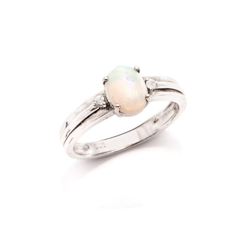 Anello opale bianco australiano ovale — per racchiudere la naturalezza