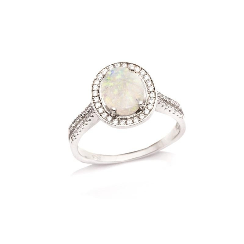 Anello opale ovale e zirconio — per raccontare storie