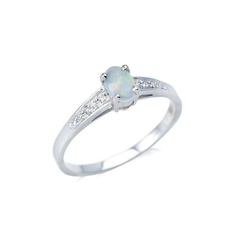 Anello in argento 925 rodiato con opale ovale e zircone — per celebrare la tua luce