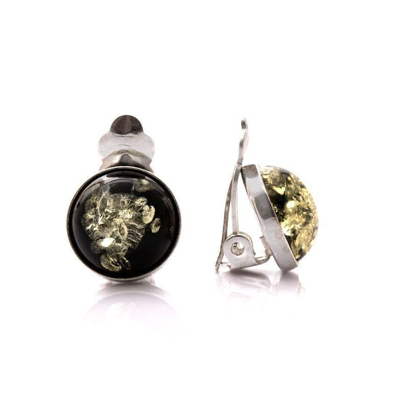 Orecchini a clip in argento rodiato con ambra verde tonda — per ricordare la tua luce