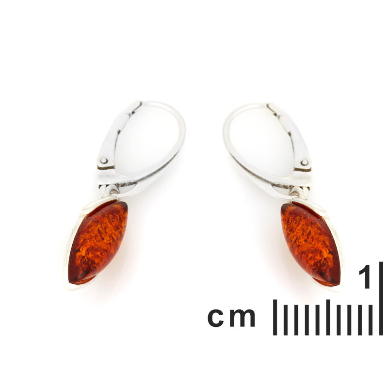 Orecchini pendenti con navetta di ambra cognac e argento rodiato — per portare con te la luce dell'intimità — foto 1