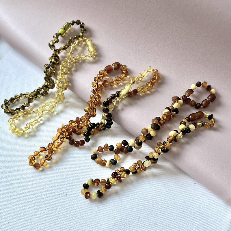 Collana per bambini con ambra verde — protezione naturale — foto 2