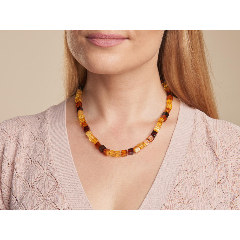 Collana con cubo di ambra naturale multicolore del Mar Baltico, 50 cm — per custodire la luce dei ricordi — foto 2