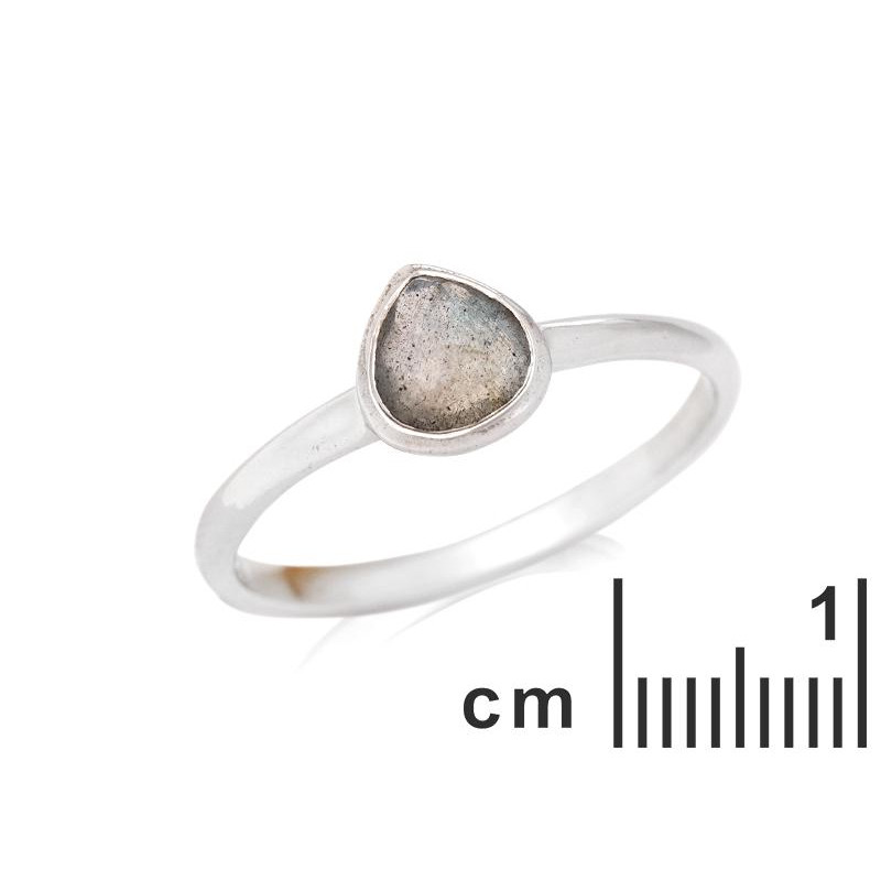 Anello a cuore in argento 925 e labradorite — per custodire un desiderio — foto 1