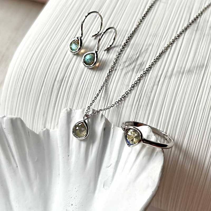 Anello a cuore in argento 925 e labradorite — per custodire un desiderio — foto 2