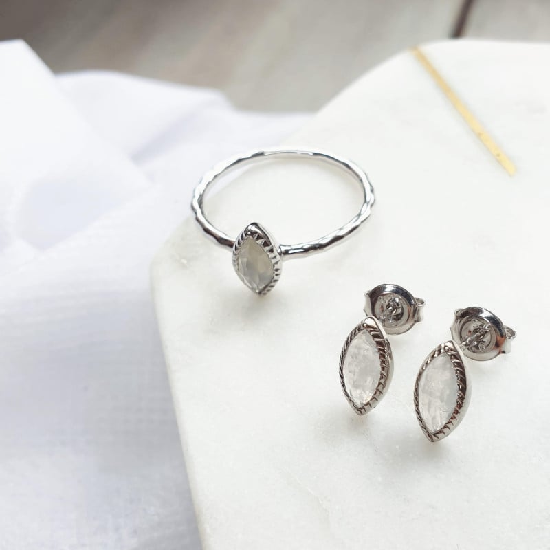 Anello pietra luna bianca — per celebrare la luce interiore — foto 2