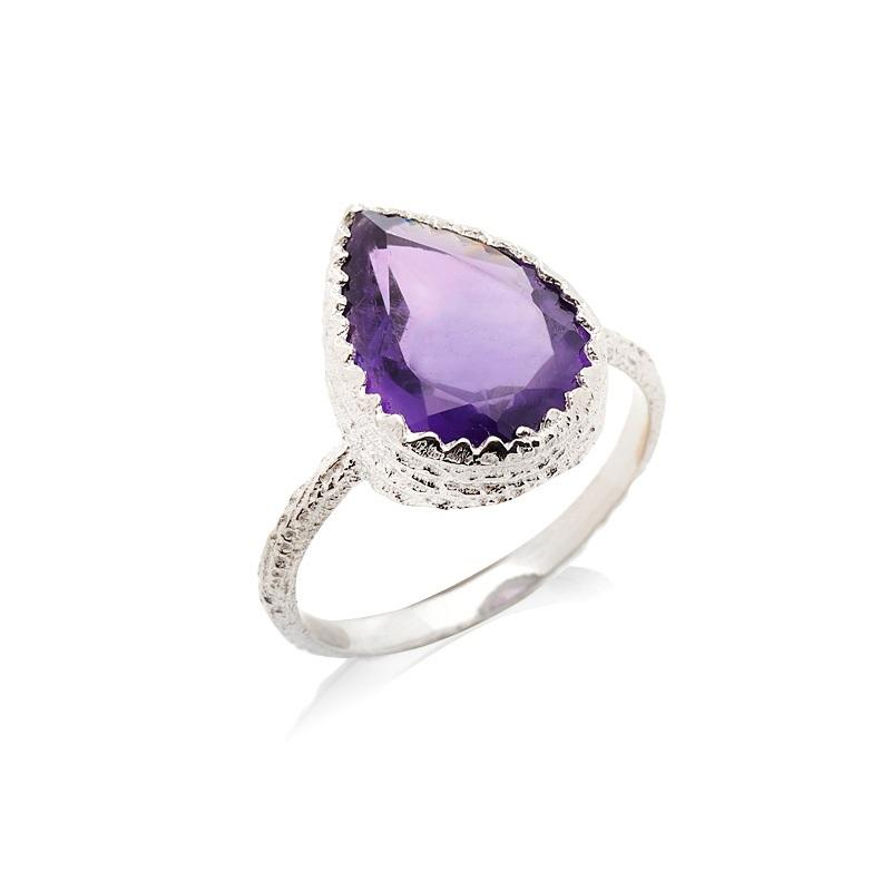 Anello in argento 925 rodiato con ametista viola naturale — per custodire la tua serenità