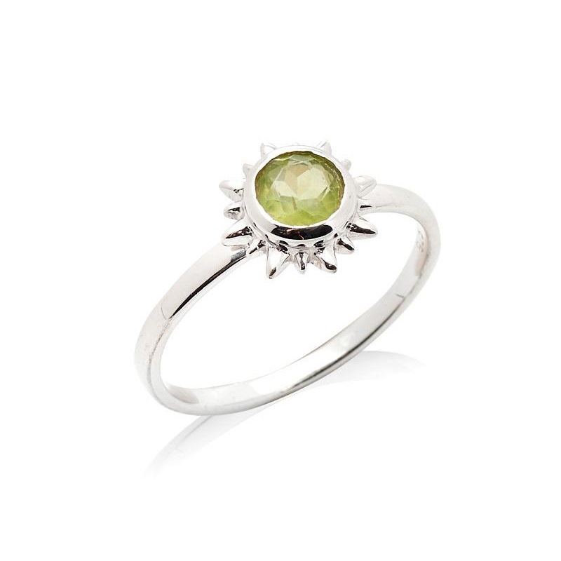 Anello in argento 925 rodiato con peridoto verde naturale — per celebrare la tua unicità