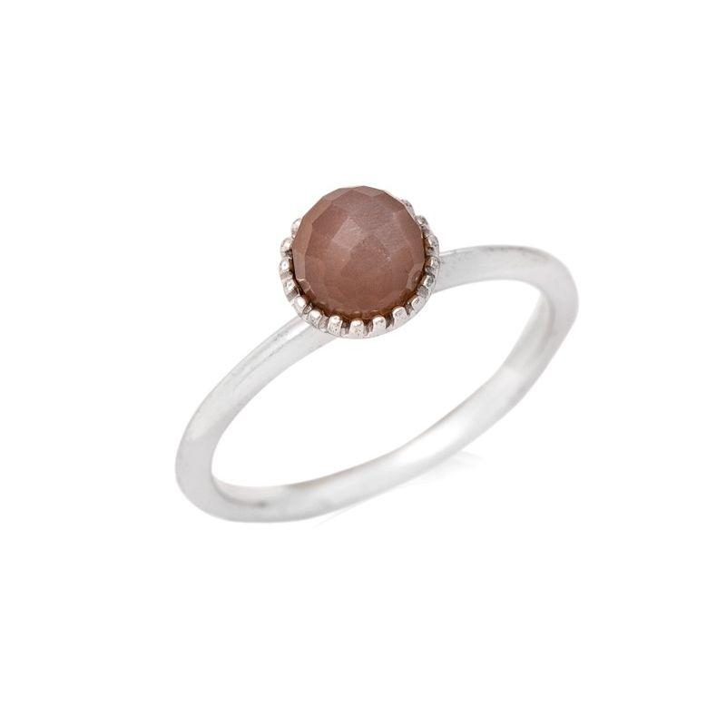 Anello con pallina di pietra lunare rosa — per evocare l'incanto