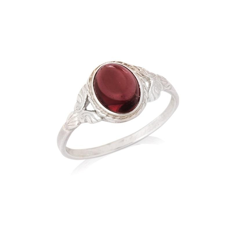 Anello con granato rosso naturale ovale — passione intatta