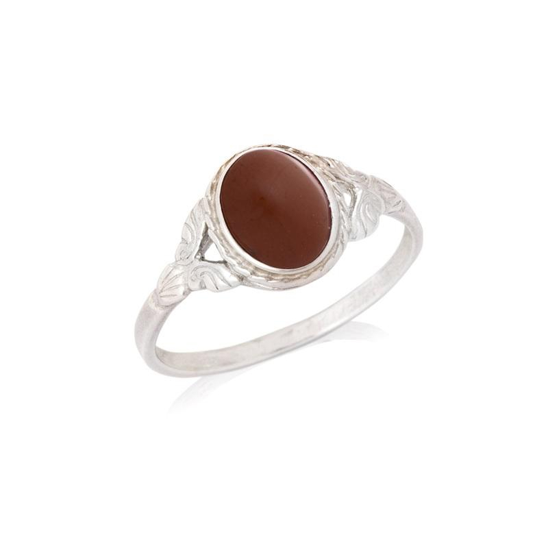 Anello in argento 925 invecchiato con diaspro rosso naturale — per custodire la tua forza