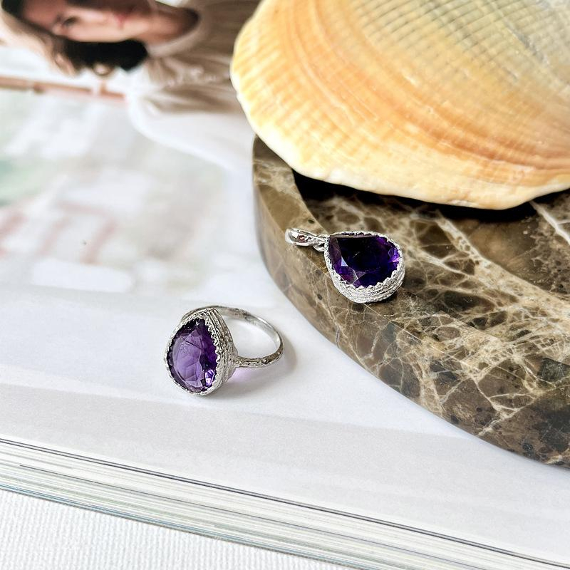 Anello in argento 925 rodiato con ametista viola naturale — per custodire la tua serenità — foto 2