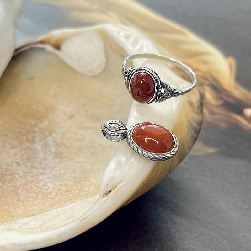 Anello in argento 925 invecchiato con diaspro rosso naturale — per custodire la tua forza — foto 1