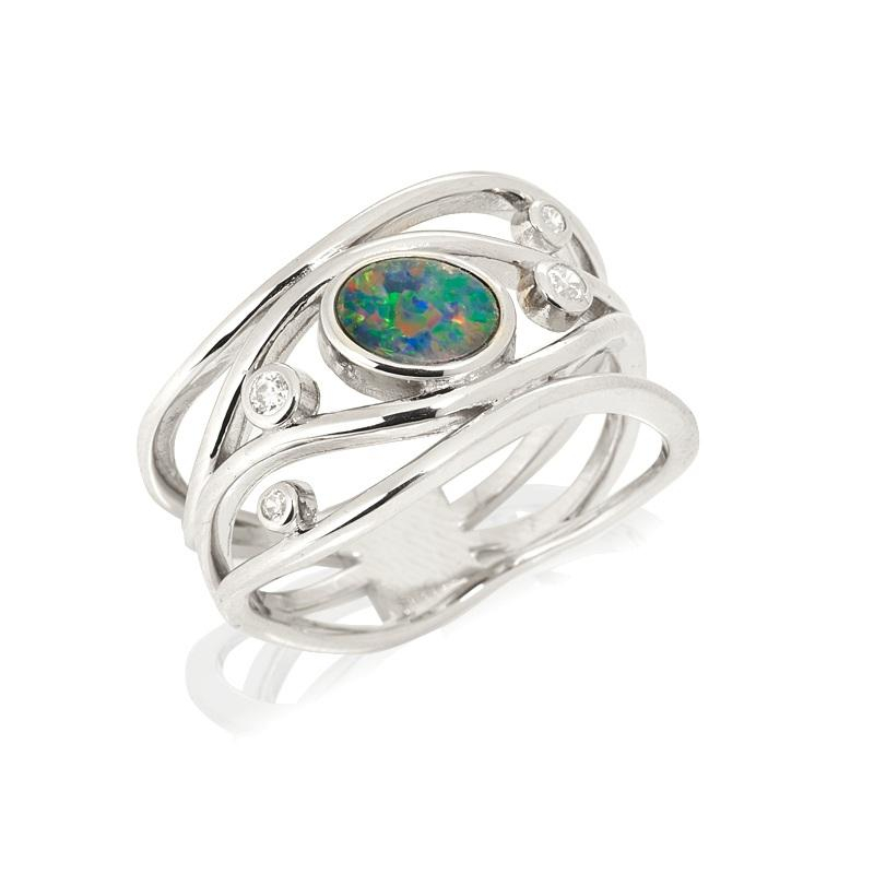 Anello opale e zirconio — per evocare l'essenza