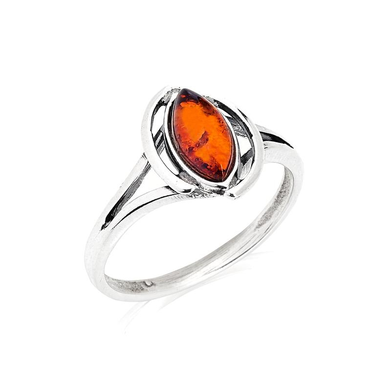 Anello ambra cognac — per racchiudere il mare nella mano