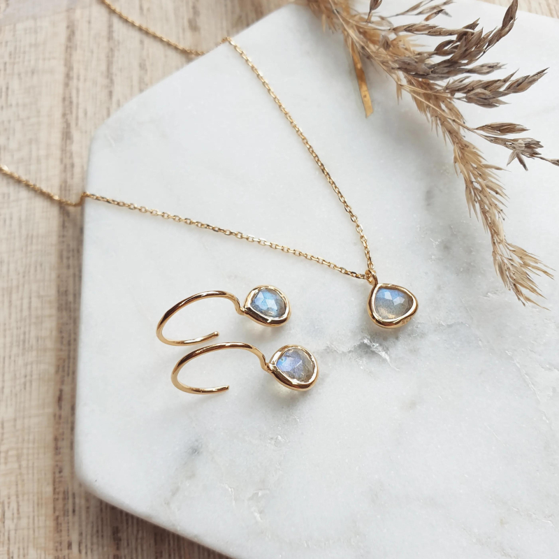 Anello cuore in labradorite 6 mm, argento placcato oro — per custodire il tuo amore — foto 1