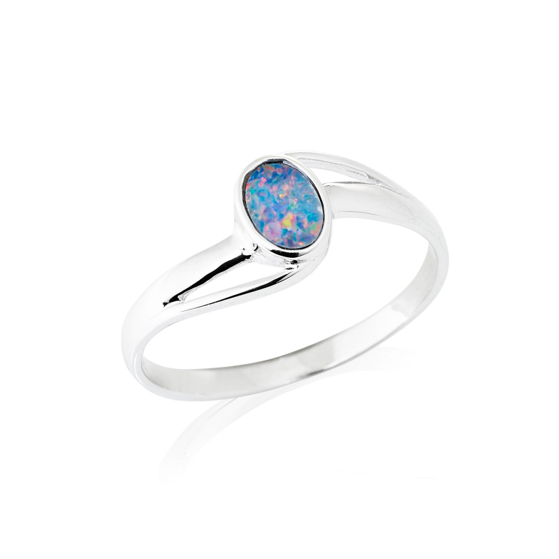 Anello ovale con opale australiano blu — per evocare l'oceano