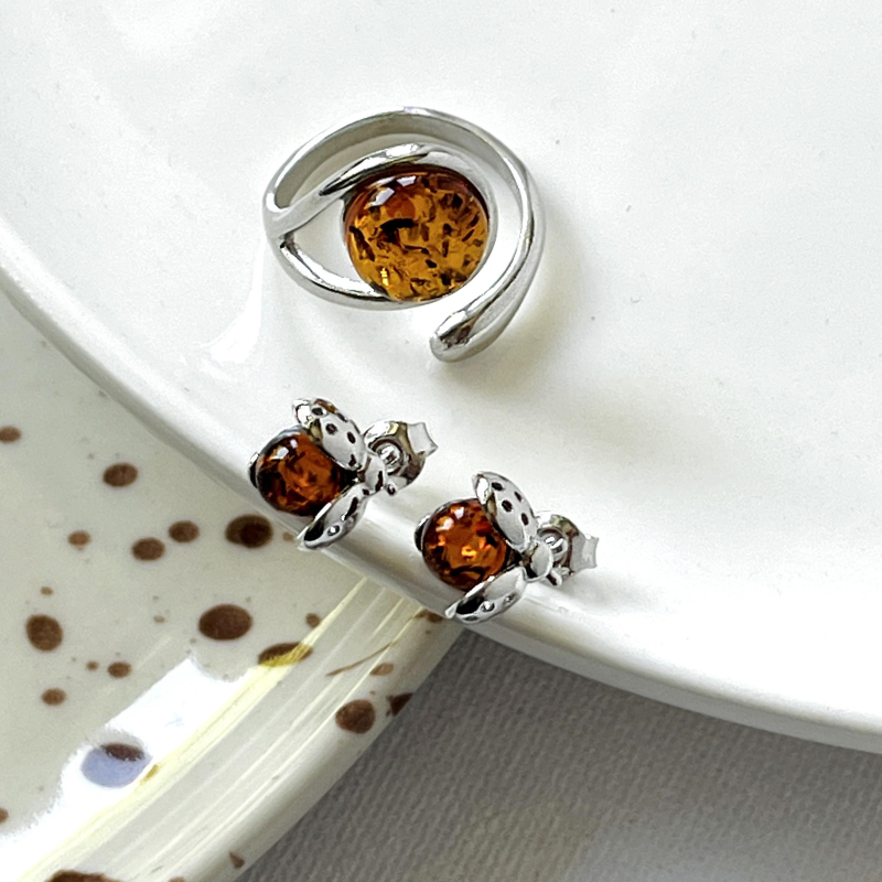 Anello ambra cognac tonda — per racchiudere i tuoi pensieri — foto 2