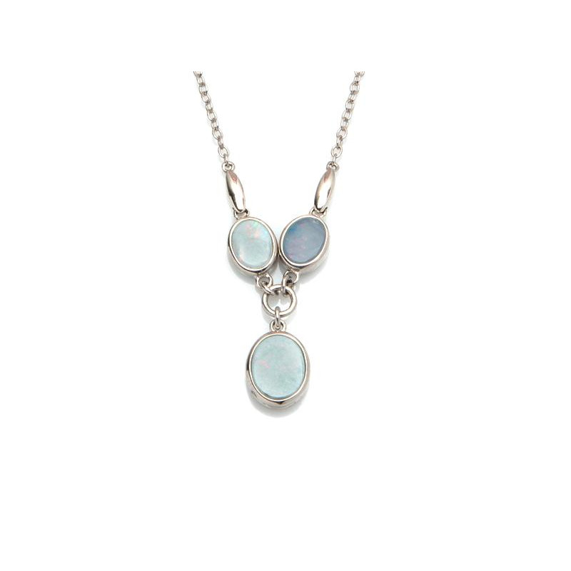 Collana in argento rodiato con opale blu — per custodire la tua luce interiore