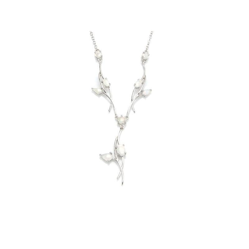 Collana in argento rodiato con opale bianco — per custodire la luce interiore