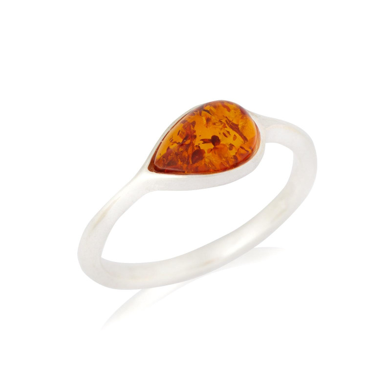 Anello in argento rodiato con ambra cognac del Mar Baltico