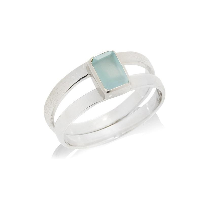 Anello con calcedonio blu naturale — per custodire i tuoi sogni — in argento 925 rodiato