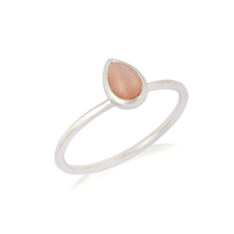Anello con pietra lunare rosa — per illuminare il tuo cammino