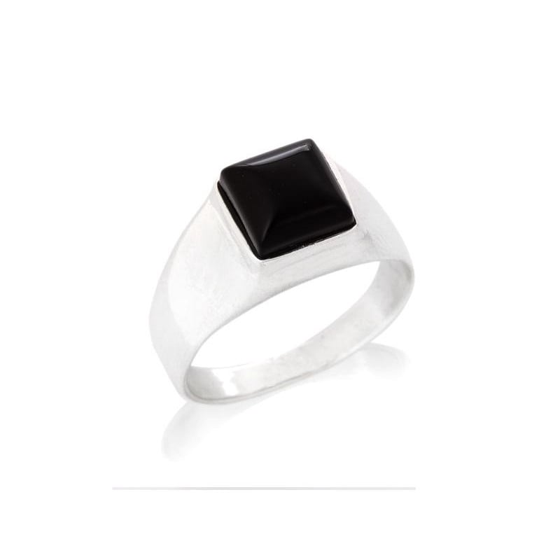 Anello sigillo in argento rodiato con onice nero quadrato — per custodire la tua forza