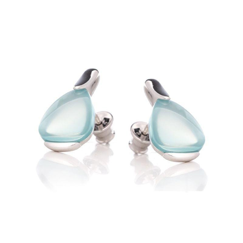 Orecchini a bottone in argento 925 rodiato con agata verde acqua naturale — per celebrare la tua eleganza discreta