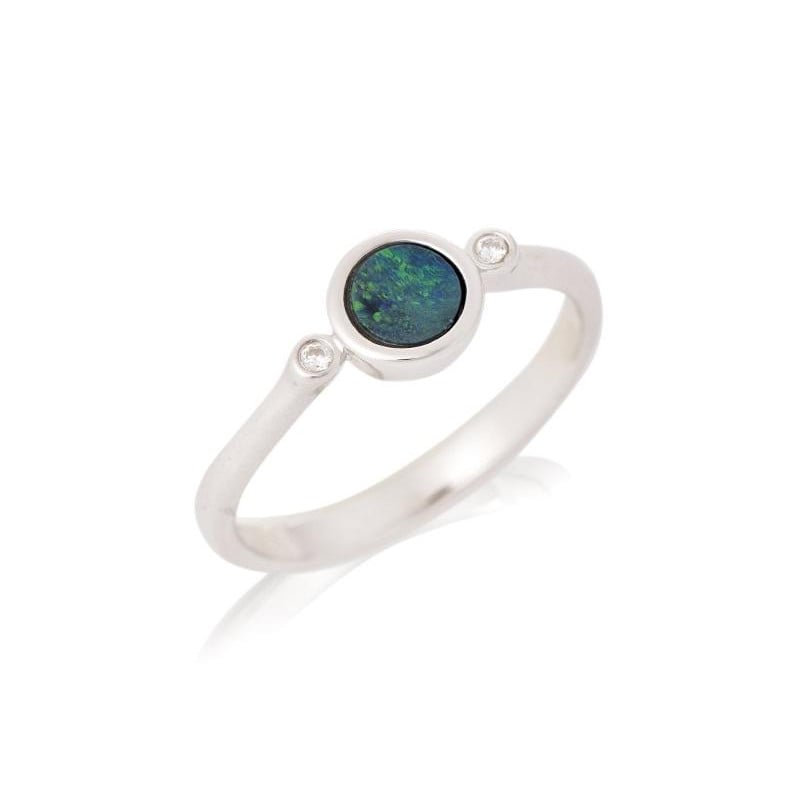 Anello opale e zirconio — per evocare la natura
