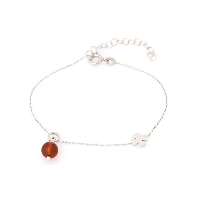 Bracciale trifoglio in argento rodiato con ambra cognac — per custodire la tua fortuna