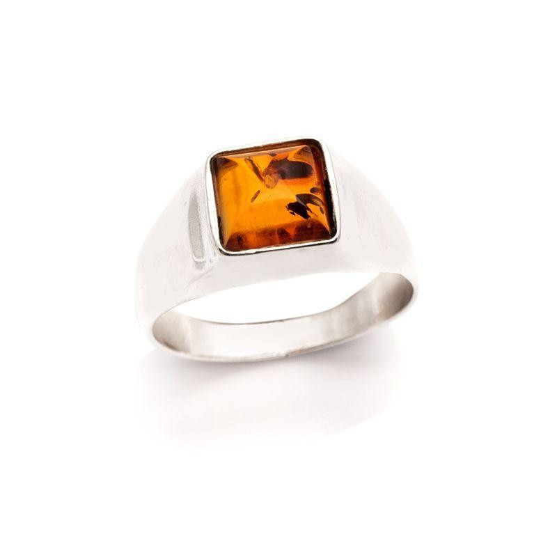 Anello sigillo quadrato con ambra cognac — ricordo duraturo