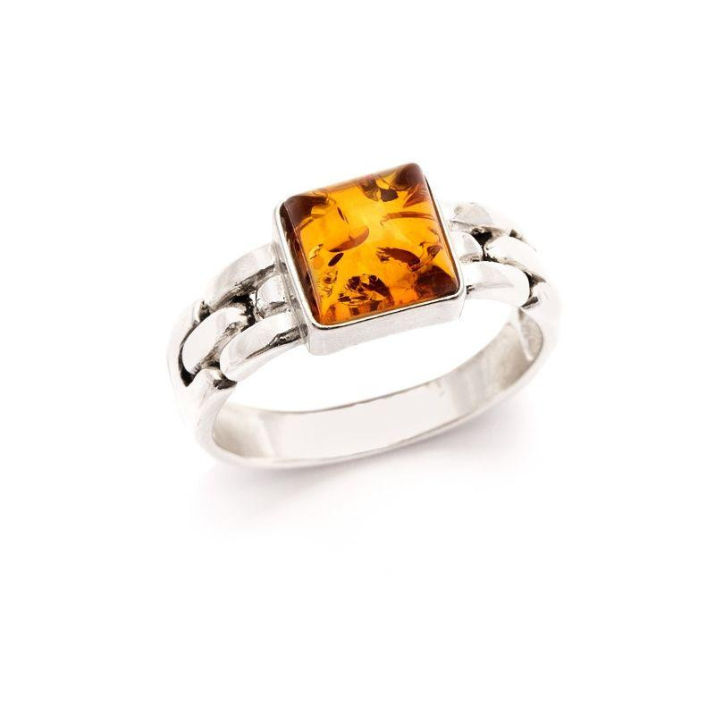 Anello sigillo quadrato con ambra cognac — per custodire i tuoi segreti