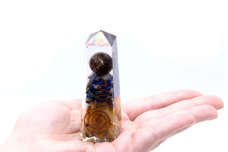 Orgonite Obelisk Power Point Copper, Lapis and Yellow Aventurine 90x25 mm — foto 1