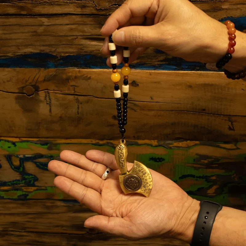 Feng Shui Hanging Axe Away Obstacles — foto 3