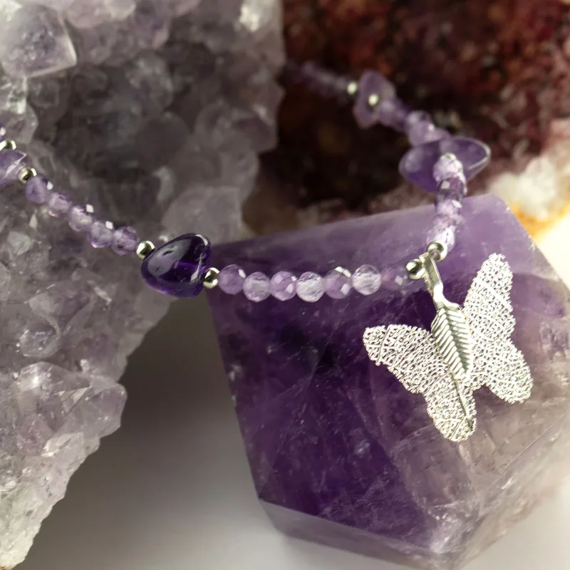 Collana di Ambra Nymfa con Ciondolo Farfalla Reale e Foglia Vera