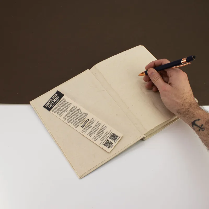 Quaderno di ispirazione Lokta Grande (21x15 cm) – 45 fogli – Le Tue Parole – con segnalibro integrato. — foto 1