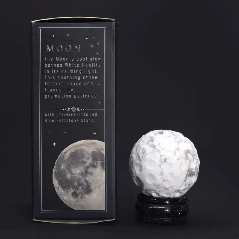 Bianco Howlite Planet on a Sola Goldstone Stand 40mm — foto 5