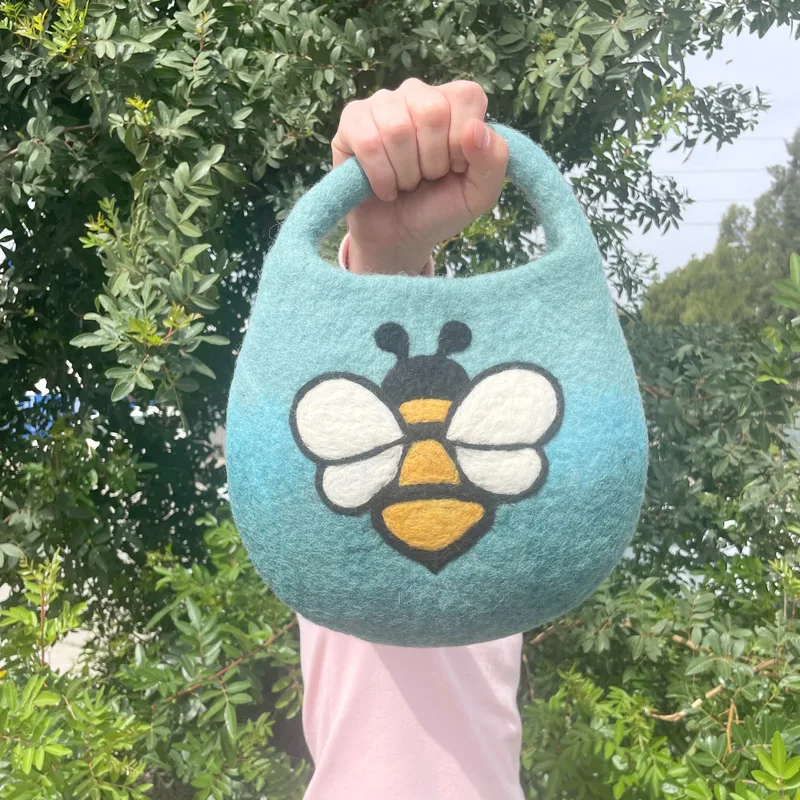 Water Felted Bee Bag One Handle with Magnet Blu Verde — foto 1