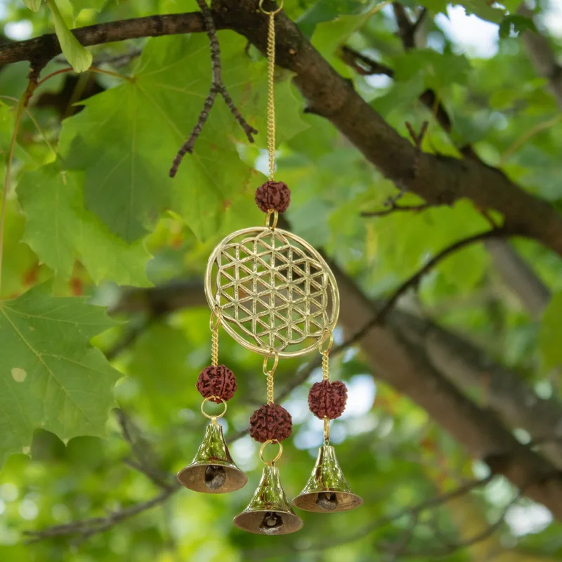 Indian Chimes Brass Fiore of Life with Rudraksha Beads 3 Bells 6x27cm — foto 3