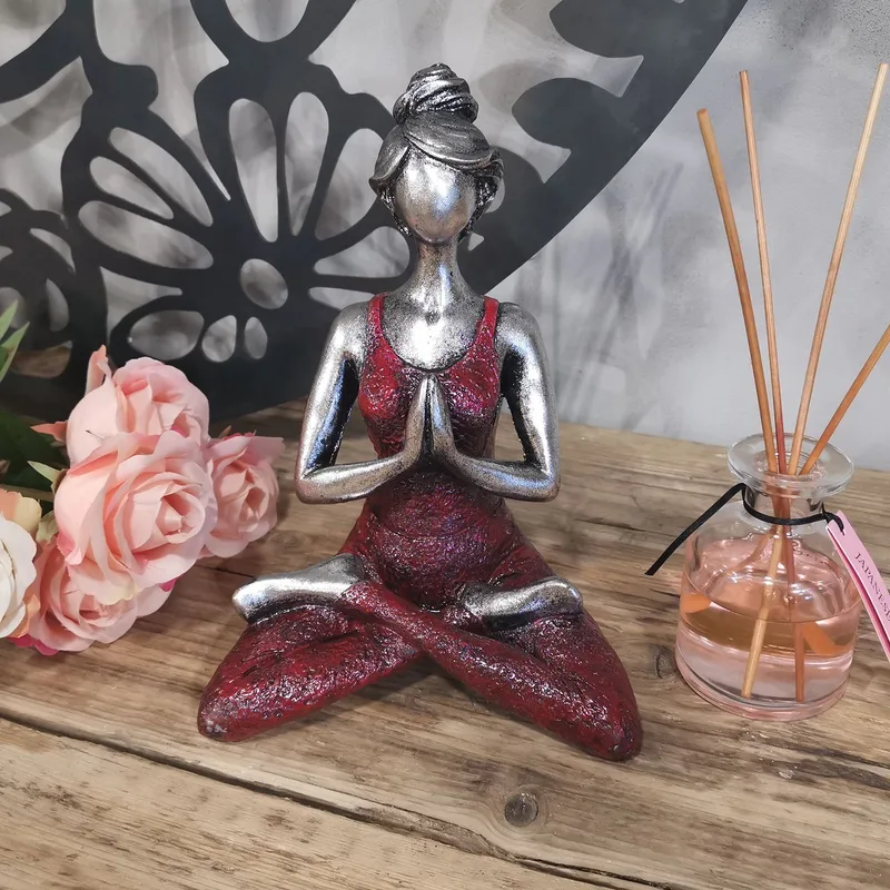 Yoga Lady Figure Argento & Bordeaux 24cm — foto 2