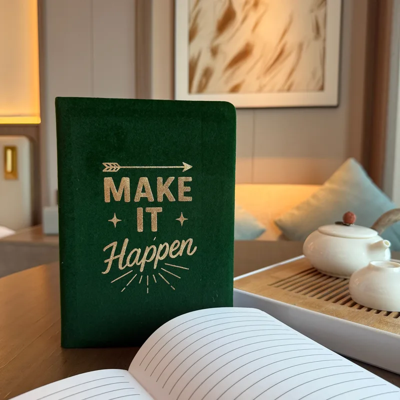 Dark Verde Velvet Notebook - 80 pages - Make It Happen — foto 1