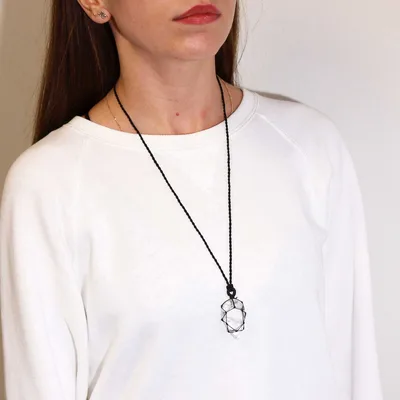 Laced Gemstone Teardrop Pendant - Rock Quartz — foto 1