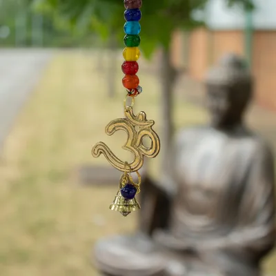 Indian Chimes Brass OM with Chakra Beads String Bells 53cm — foto 3