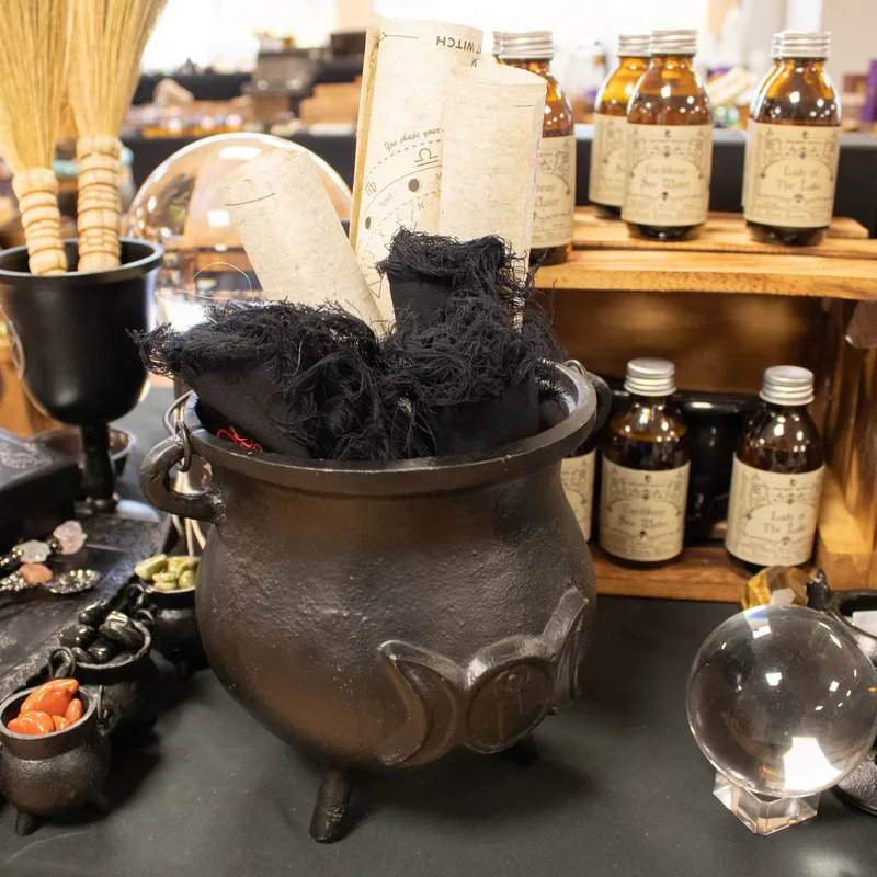 Extra Huge Cast Iron Cauldron with Triple Moon 23x18cm — foto 1