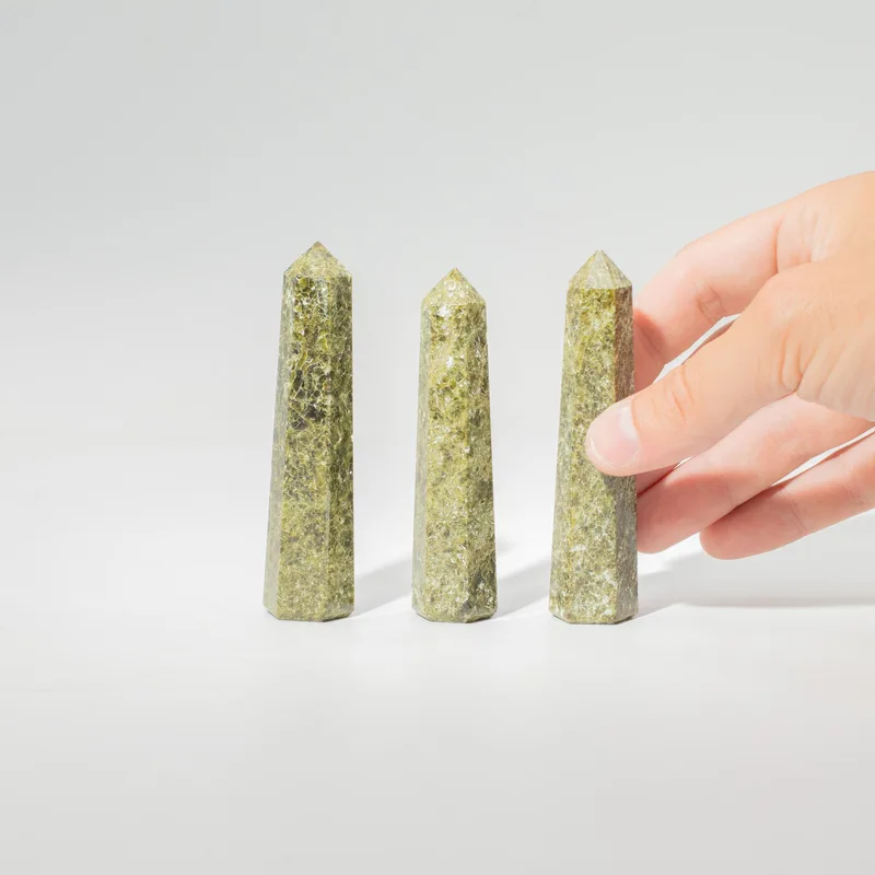 Gemstone Six Face Obelisk Point approx 11cm Epidote — foto 1