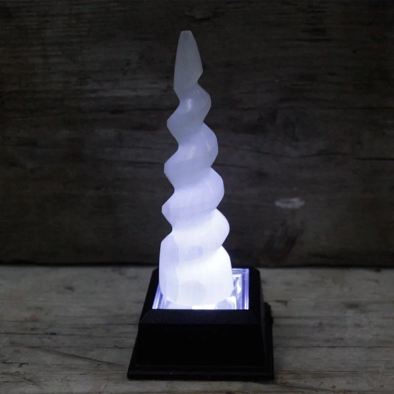 Selenite Spiral Unicorn Horn Tower 15 cm — foto 2