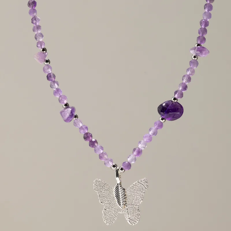 Collana di Ambra Nymfa con Ciondolo Farfalla Reale e Foglia Vera — foto 6