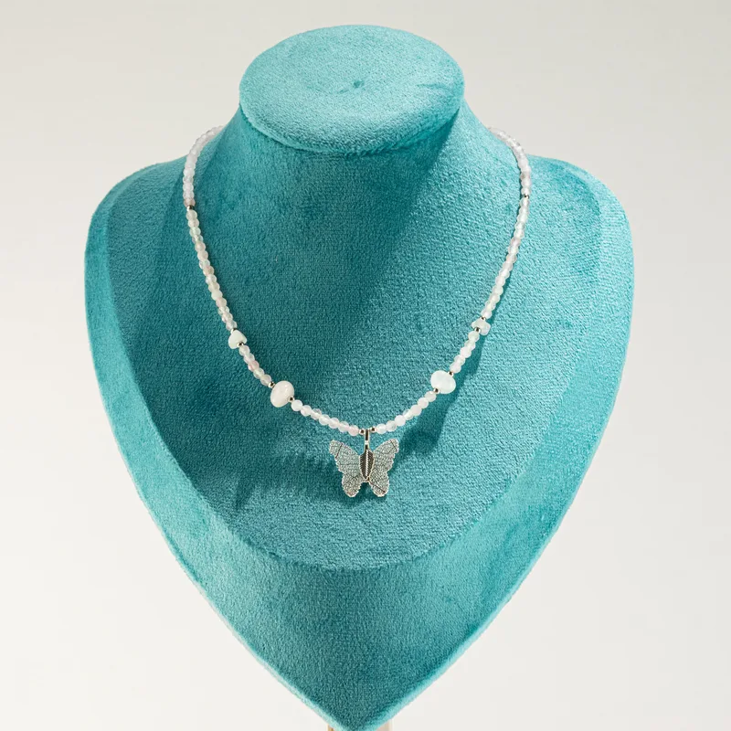 Collana Nymph con ciondolo farfalla reale e pietra rosa quarzo in onice rosa. — foto 5